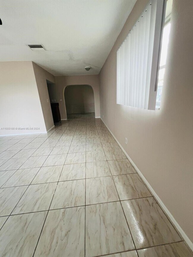 Foto del edificio - 8600 NW 57th Pl