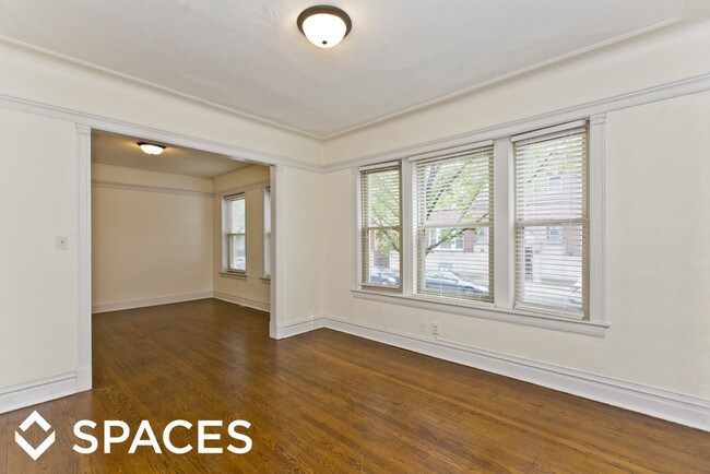 Building Photo - 1354 W Berwyn Ave
