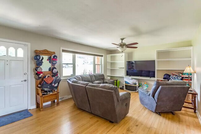 Building Photo - 161 Clara Lee Rd