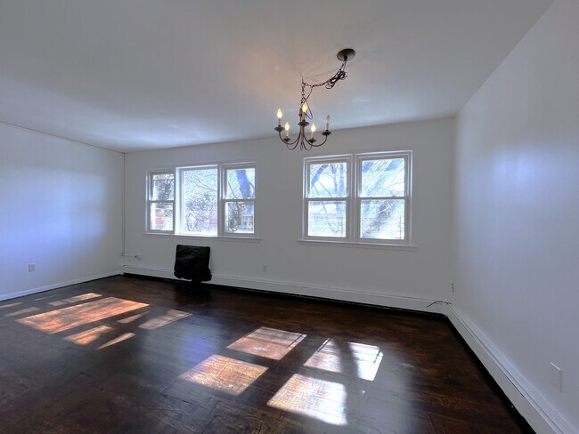 Building Photo - 70-53 Sybilla St
