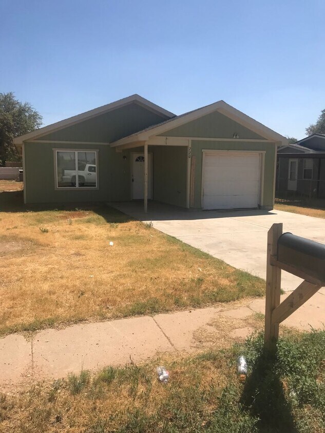 Primary Photo - Great 3 BEDROOM *SECTION 8