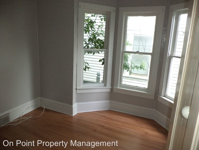 Building Photo - 4 br, 1 bath Apartment - 211 S. Union St.