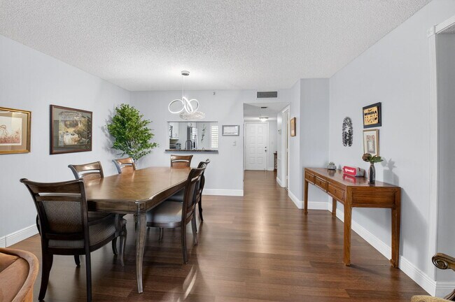 Foto del edificio - 6866 Huntington Ln