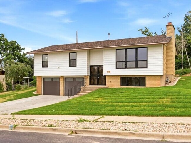 Building Photo - BOUNTIFUL New Remodeled 4 bed 3 bath home