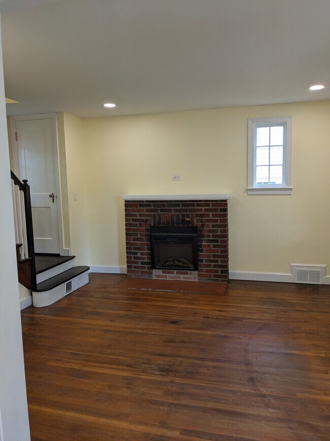 Building Photo - 6107 Forest Rd