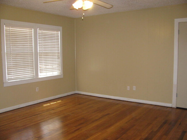 Building Photo - Pre-Lease Now for June Move In!! -- 3206 3...