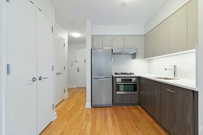 Foto del edificio - 505 W 47th St
