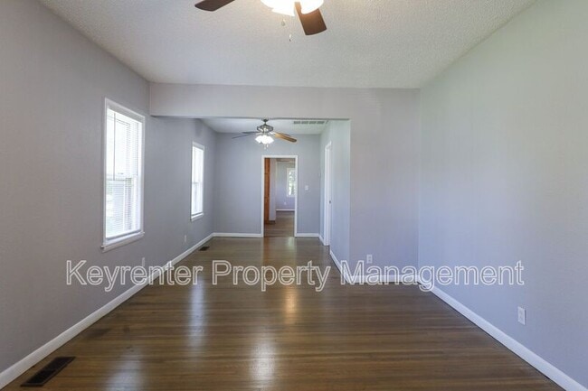 Building Photo - 526 S 39th W Ave