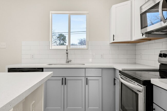 Foto del edificio - 711 N Mittman St