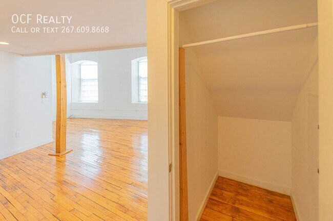 Building Photo - 4 Leverington Ave