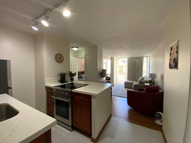 Building Photo - FULLY FURNISHED 1 BEDROOM/1 BATH IN HONOLULU