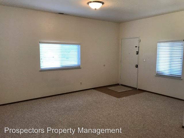 Building Photo - 533 Live Oak Ave
