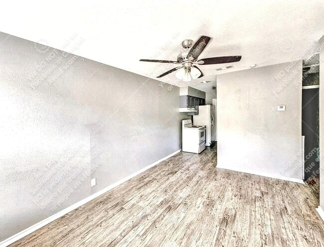 Building Photo - 844 E Sunshine Dr