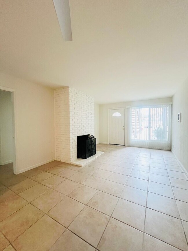 Foto del edificio - 825-827 San Fernando Place