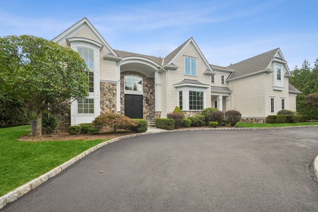 Building Photo - 124 Essex Dr