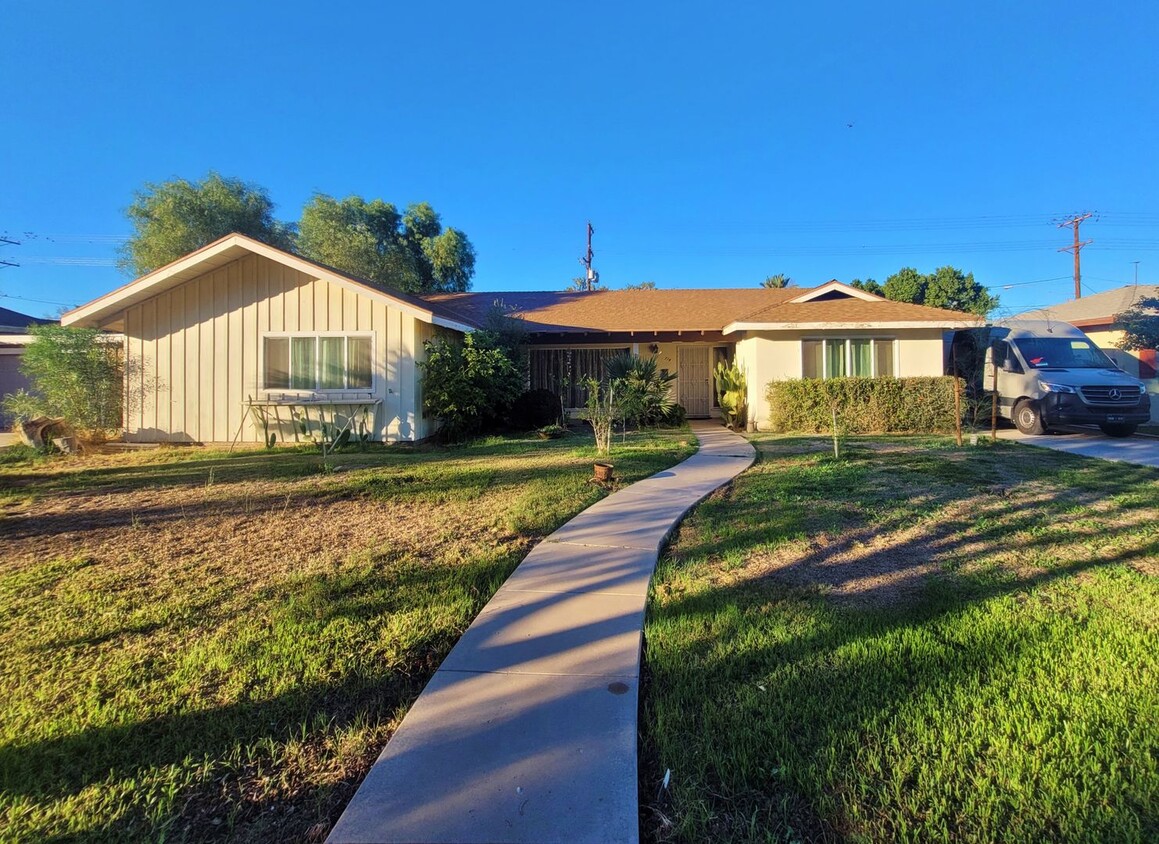 Primary Photo - Beautiful, spacious home for RENT!