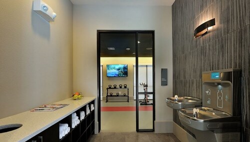 Building Photo - 880 S Texas 6