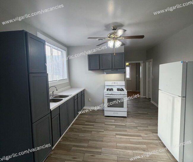 Foto del edificio - 3910 Deodar St