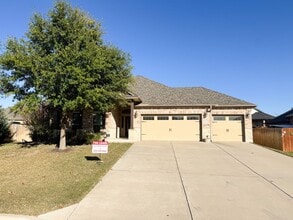 Building Photo - 5501 Fenton Ln