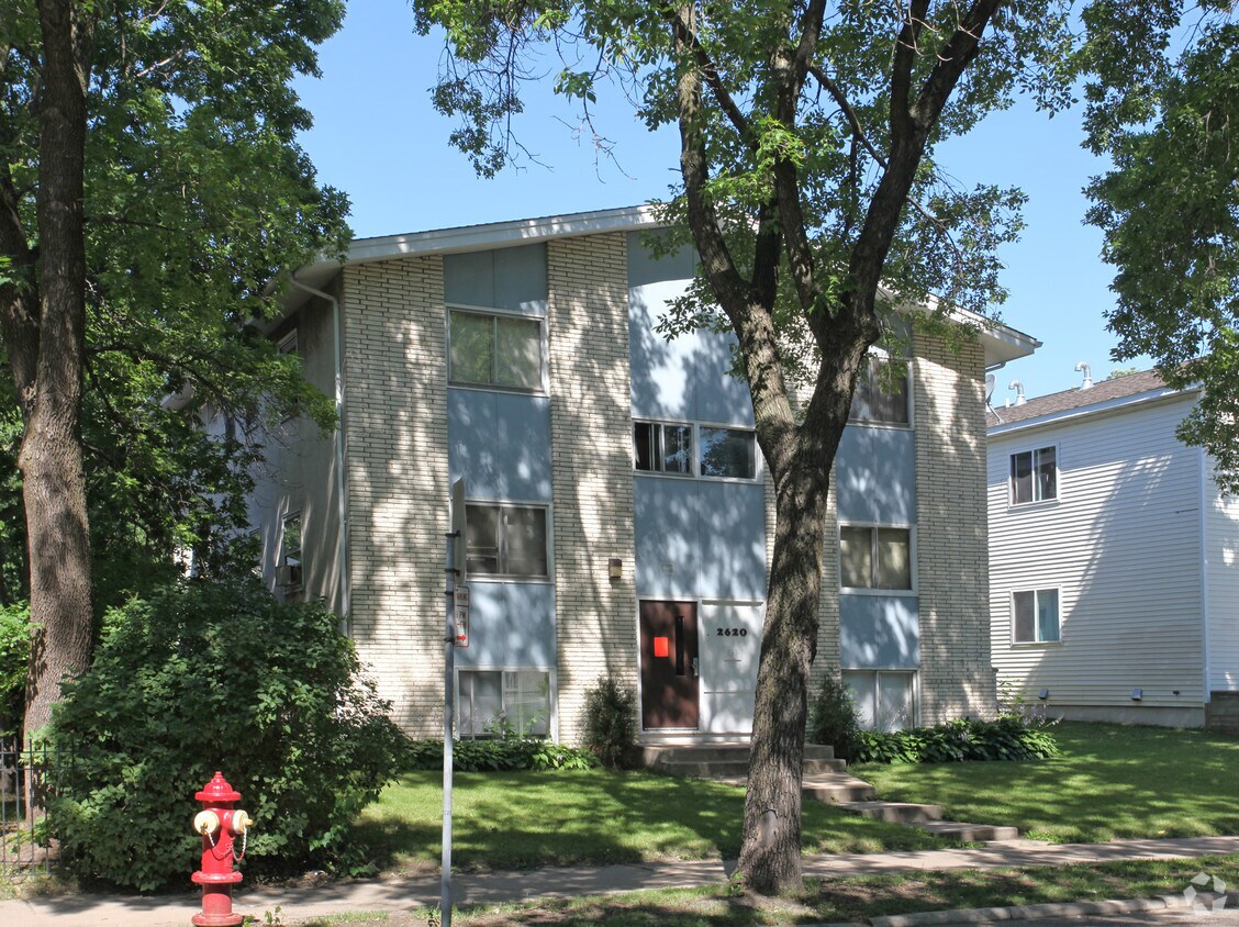 Building Photo - 2620 S Cedar Ave