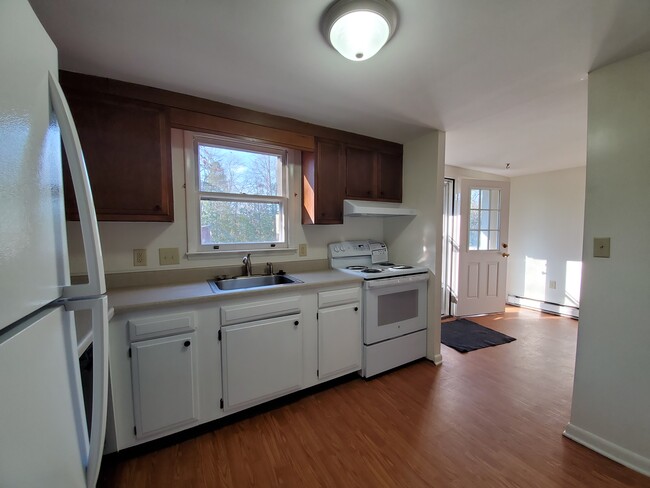 Building Photo - 159 Village Green Dr