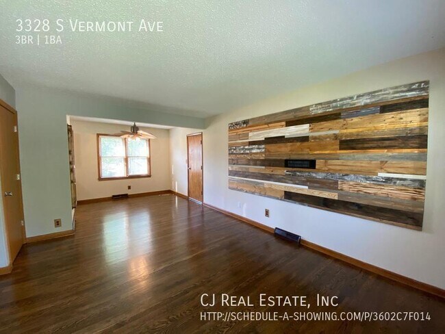 Building Photo - 3328 S Vermont Ave