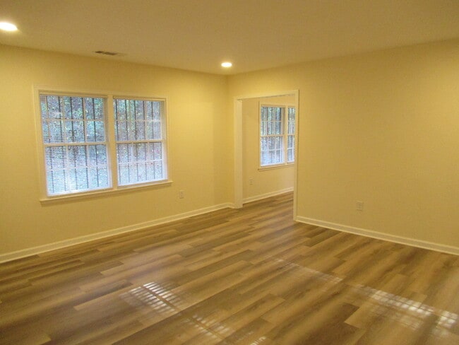 Building Photo - 2032 Rector Dr SW