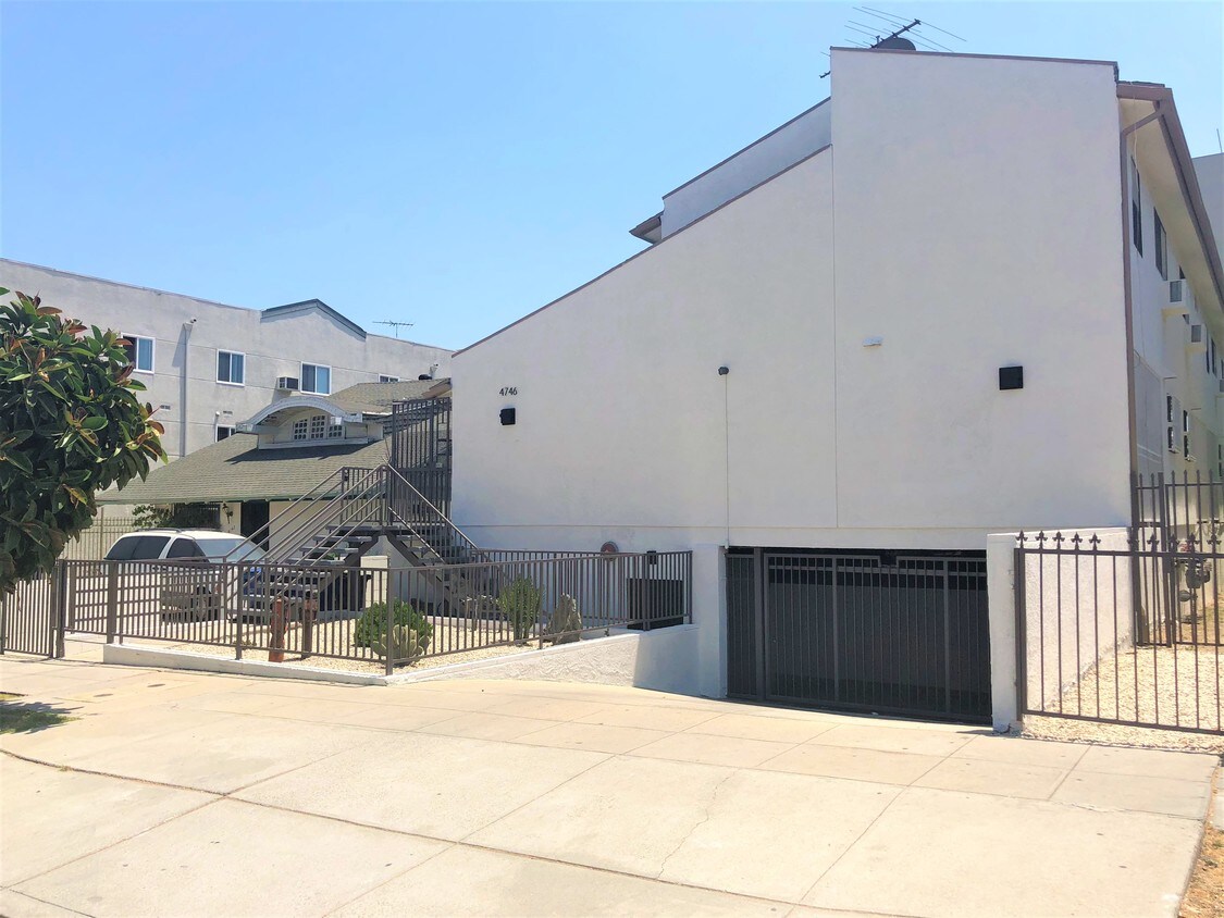 Foto principal - 4746 Oakwood Ave