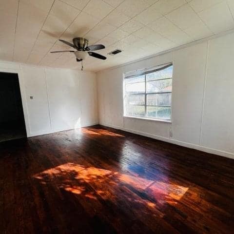 Building Photo - 204 W Pecan St