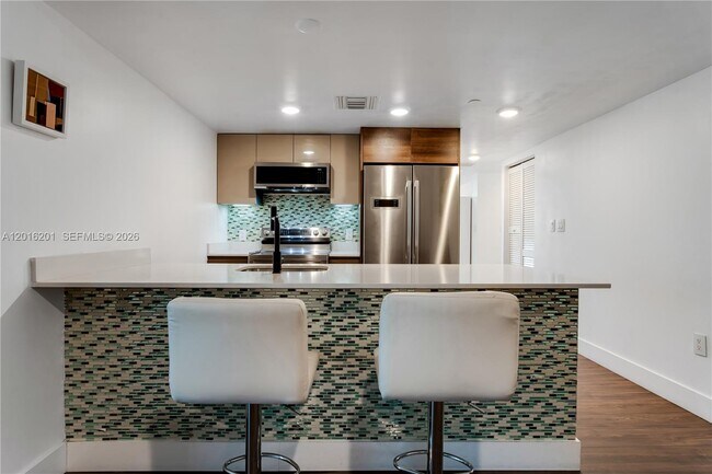 Foto del edificio - 9261 E Bay Harbor Dr