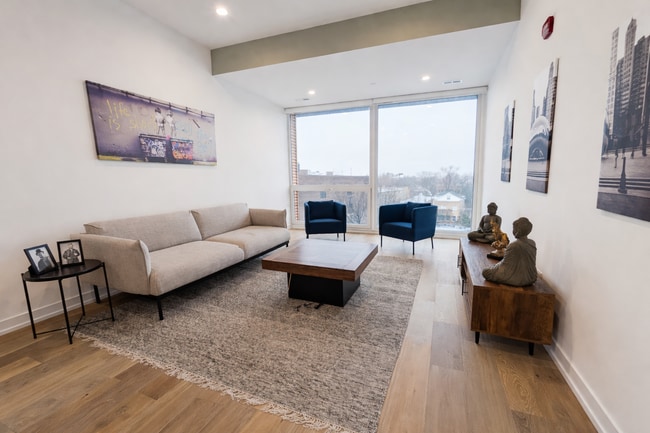 Building Photo - 4513 N Clark St