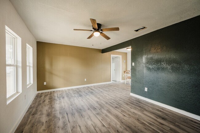 Foto del edificio - 3106 Eisenhower Rd