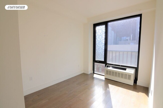 Foto del edificio - 399 E 8th St
