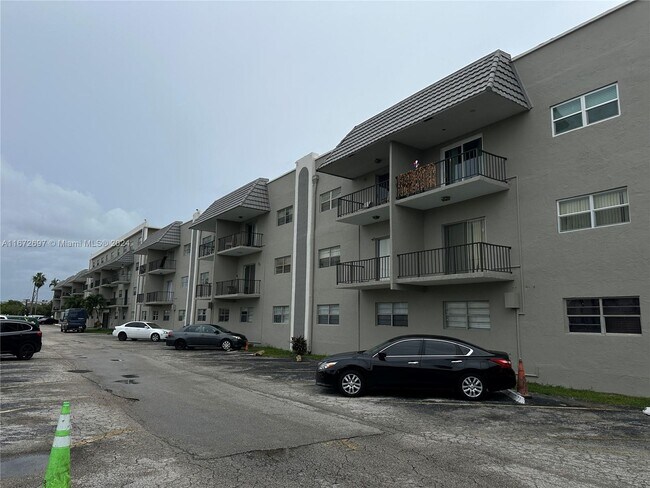 Building Photo - 5100 SW 41st St