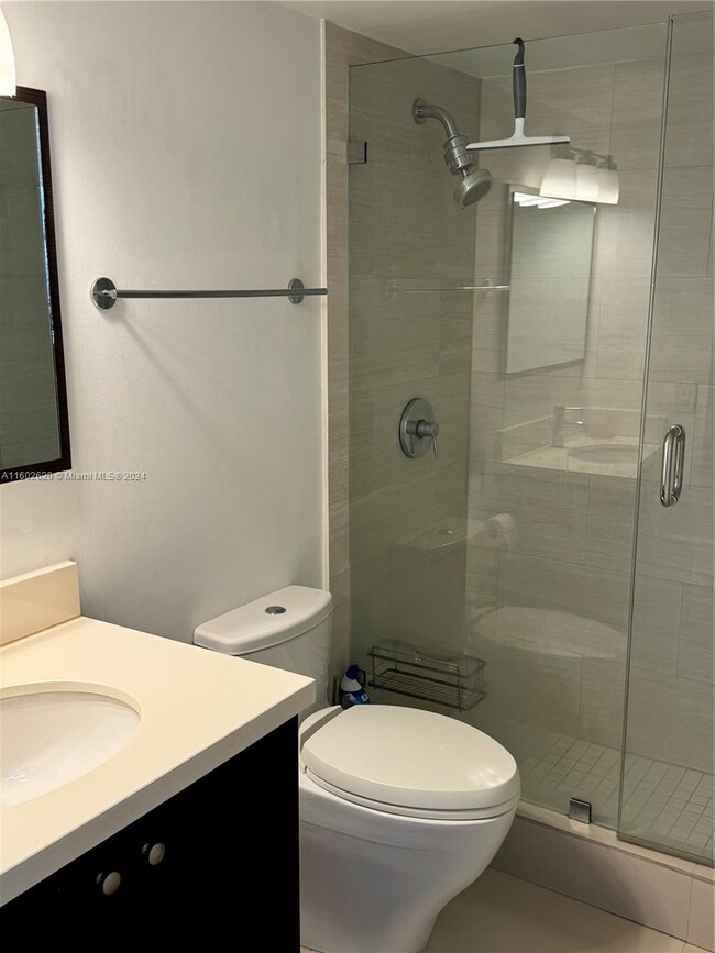 Building Photo - 1440 Brickell Bay Dr