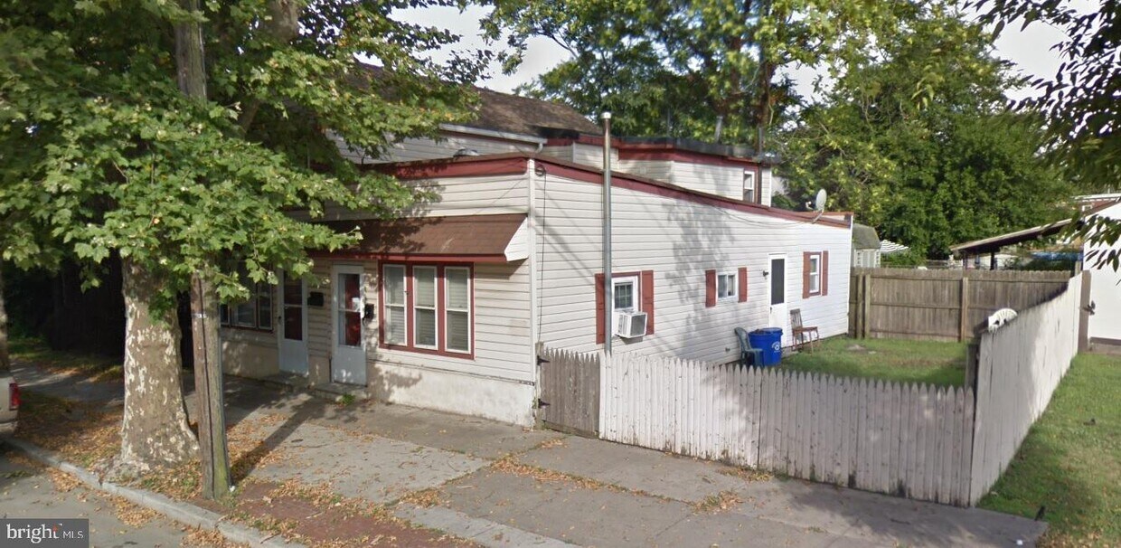 111 N Burlington St, Gloucester City, NJ 08030 House Rental in