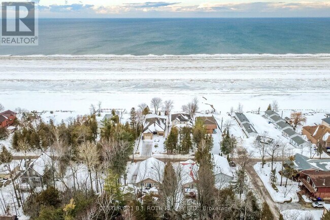 Photo du bâtiment - 991 Shore Ln