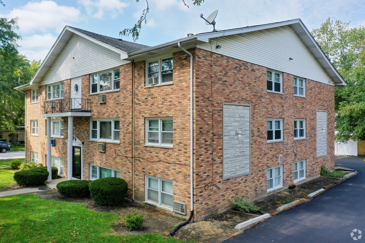 Primary Photo - 4328 W Lindenwood Dr