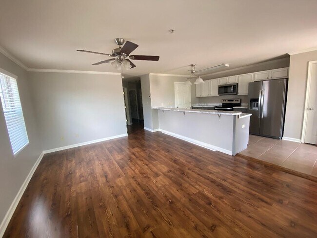 Sala de estar abierta - Guidry Row Apartment Homes