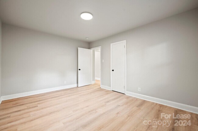 Building Photo - 2640 Ringwood St