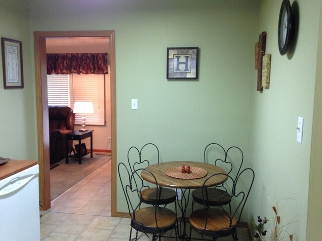 Building Photo - Cute 3 bedroom/1 bath home in El Dorado!