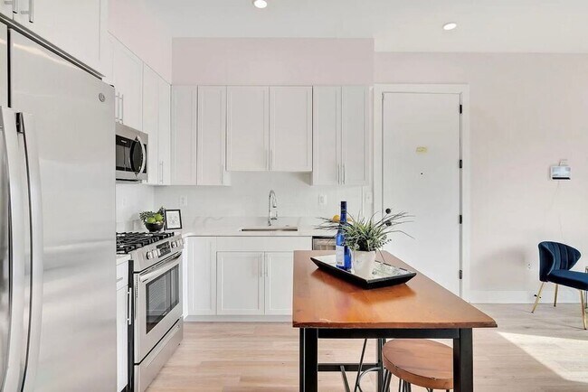 Building Photo - 1130 Penn St NE