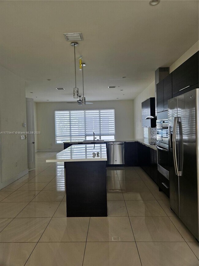 Foto del edificio - 6670 NW 105th Ct