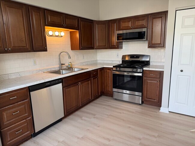 Foto del edificio - 21248 Edison Ln