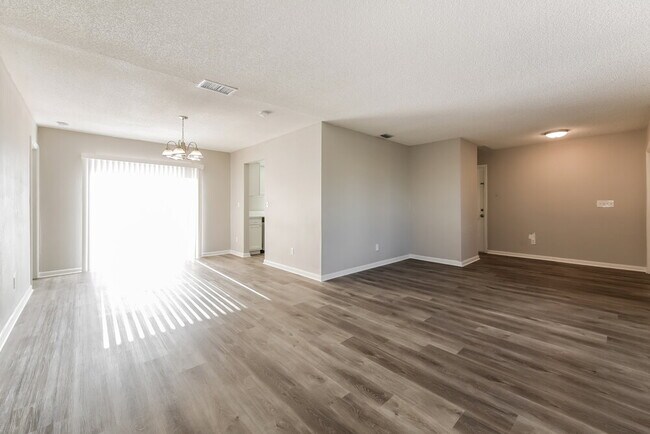 Building Photo - 4336 Country Club Blvd