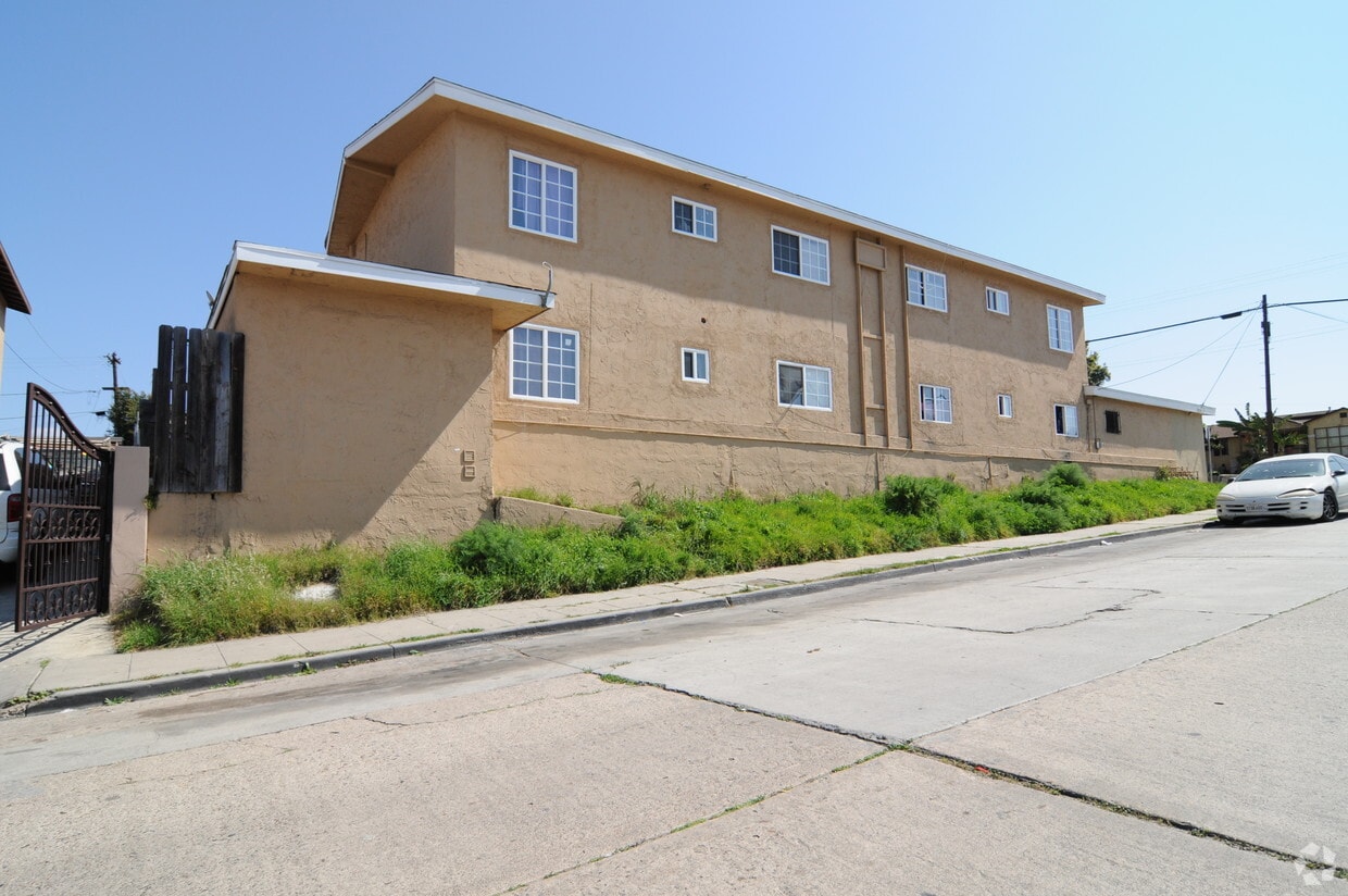 Building Photo - 3750-3760 Ocean View Blvd
