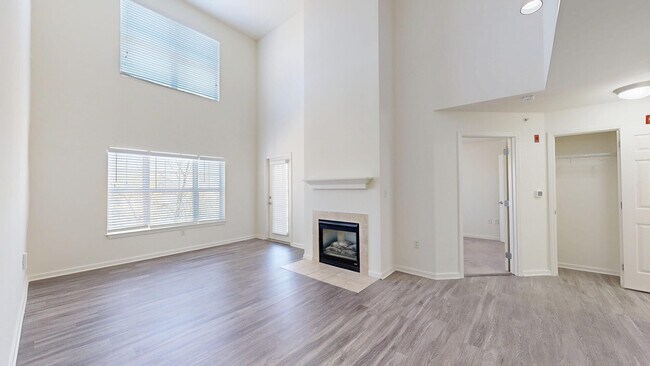 Interior Photo - 14 North