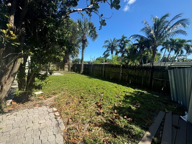 Foto del edificio - 8817 Dania Dr