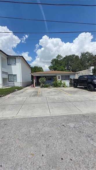 Building Photo - 2660 NW 23rd Ave