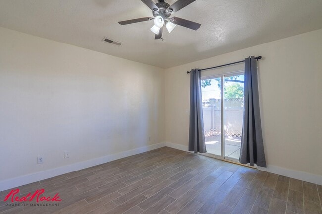 Building Photo - Pet Friendly! 3 Bedroom Single-Level Condo in St. George!